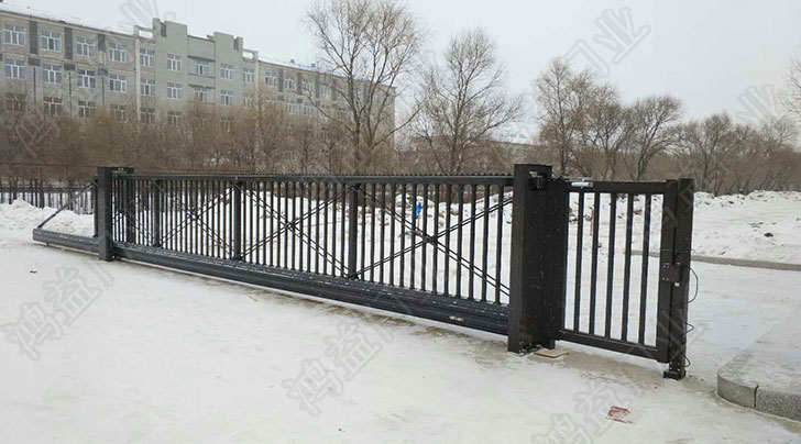 懸浮門，（佳木斯市富錦市迎賓路）建三江第一高級(jí)中學(xué)